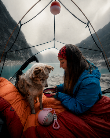 Portable dog water bottle with stainless steel design from Midello.eu